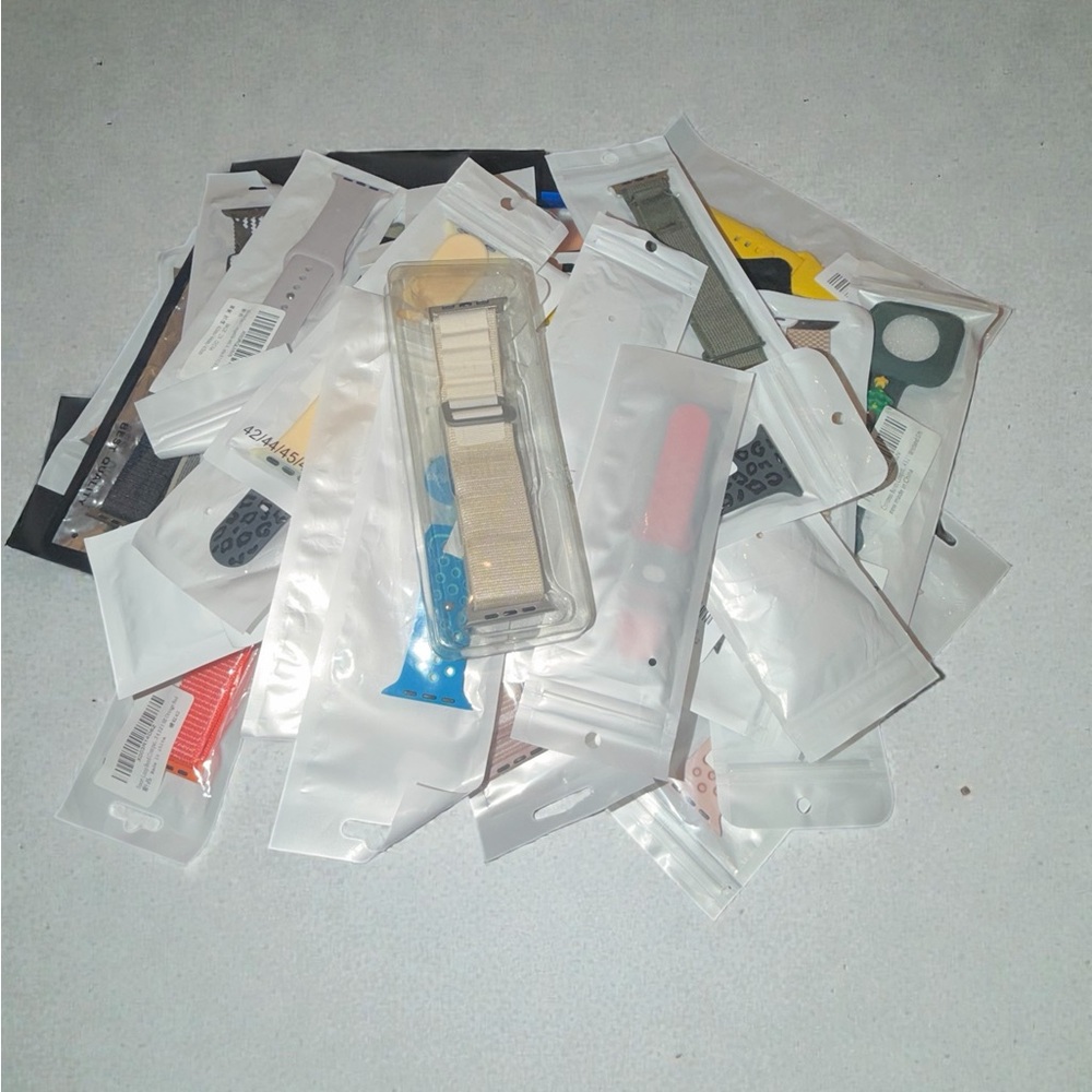 Assorted Watch Bands for IPhones AUCTION ITEM TAKE YOUR SCREENSHOT 👈🏾